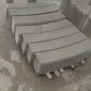 梧州芝麻白弧形路牙石