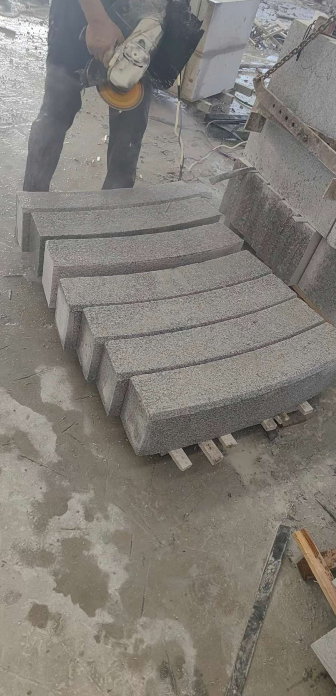 梧州芝麻白弧形路牙石