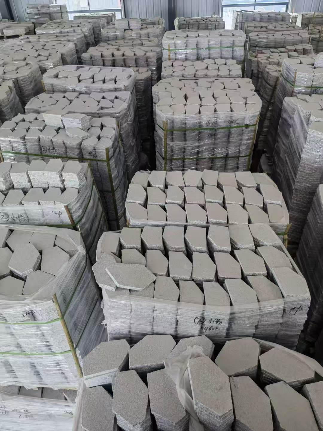 梧州芝麻白石材冰裂纹，碎拼。