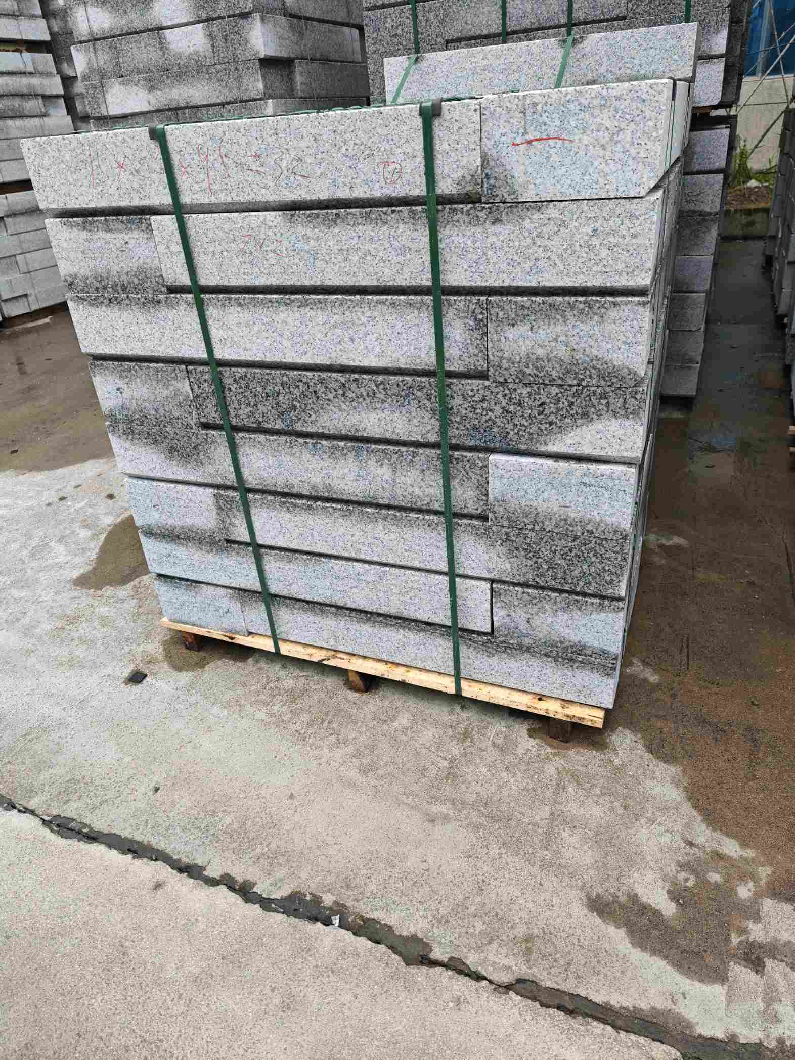 梧州芙蓉白路牙石，马路牙子